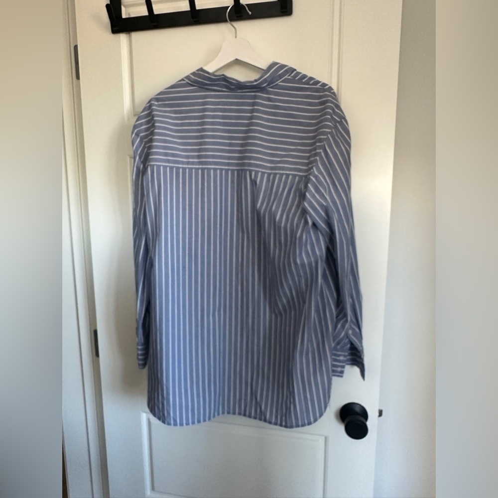 Abercrombie & Fitch Navy and White Striped Top